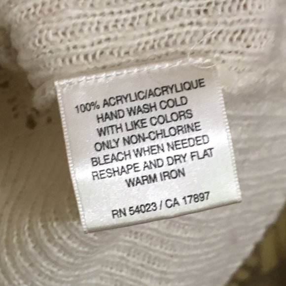 White Old Navy Summer Top - Picture 4 of 4